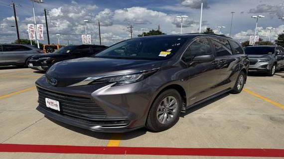 TOYOTA SIENNA 2021 5TDKRKEC3MS052321 image