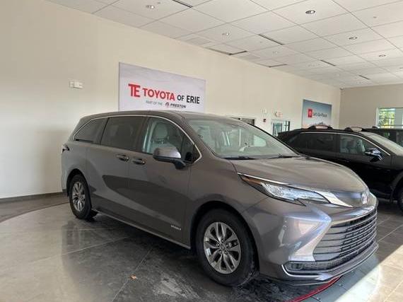 TOYOTA SIENNA 2021 5TDKRKEC0MS033418 image