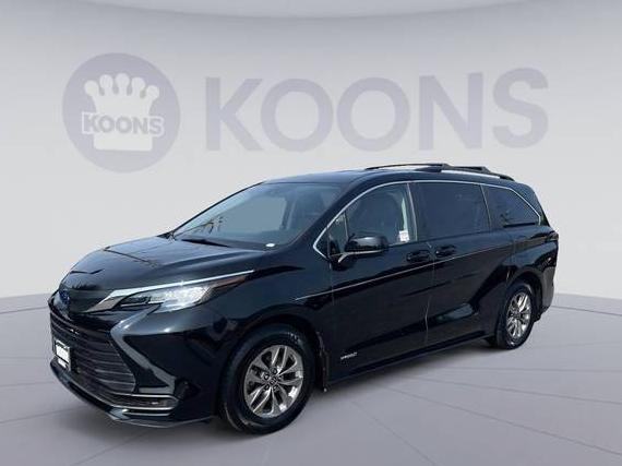 TOYOTA SIENNA 2021 5TDKRKEC1MS072535 image