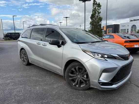 TOYOTA SIENNA 2021 5TDXRKEC8MS055589 image