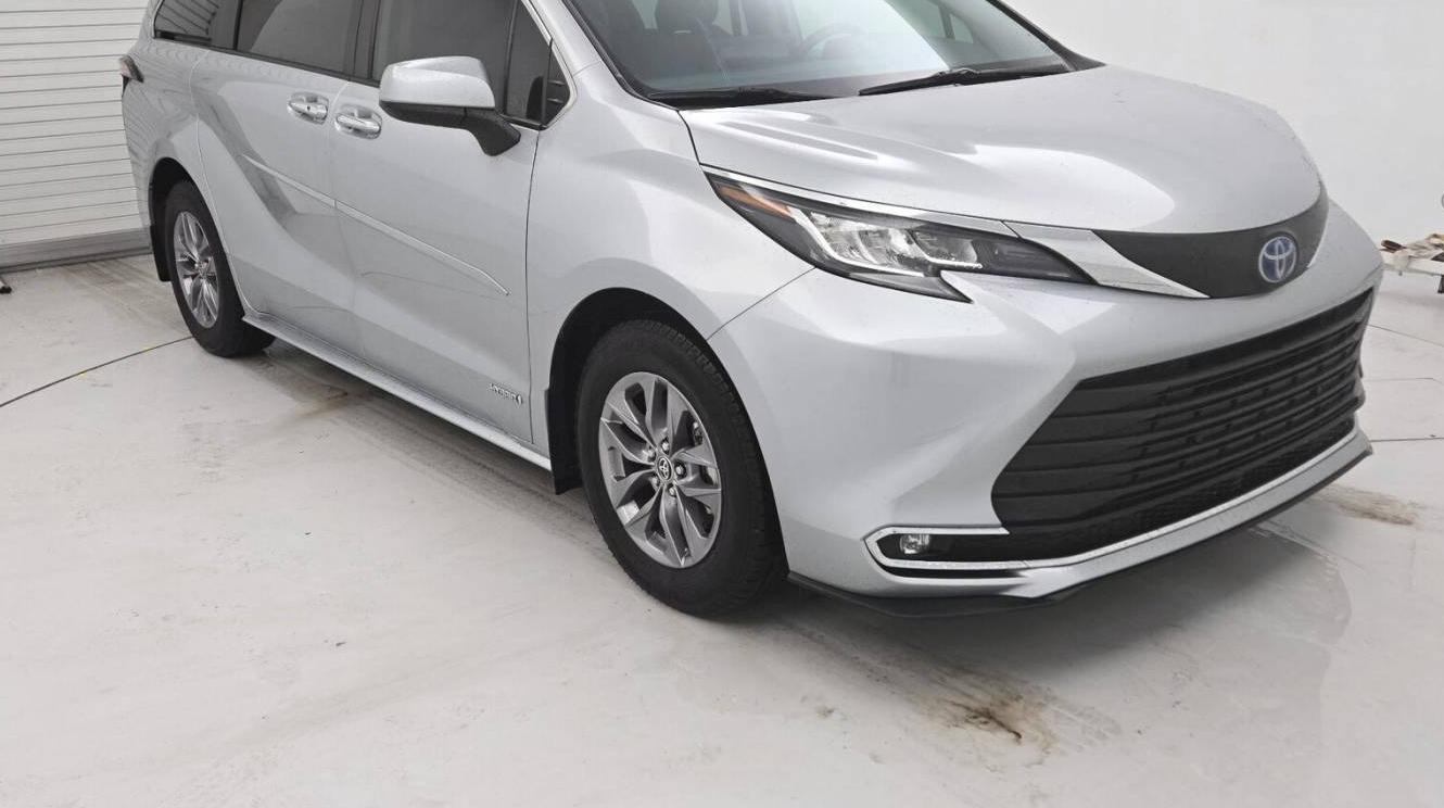 TOYOTA SIENNA 2021 5TDYSKFC3MS008977 image