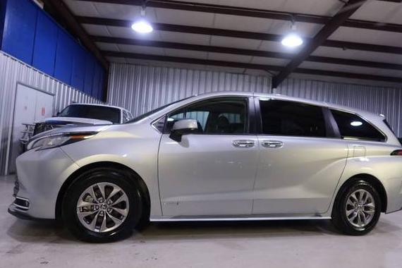 TOYOTA SIENNA 2021 5TDYRKEC2MS038792 image