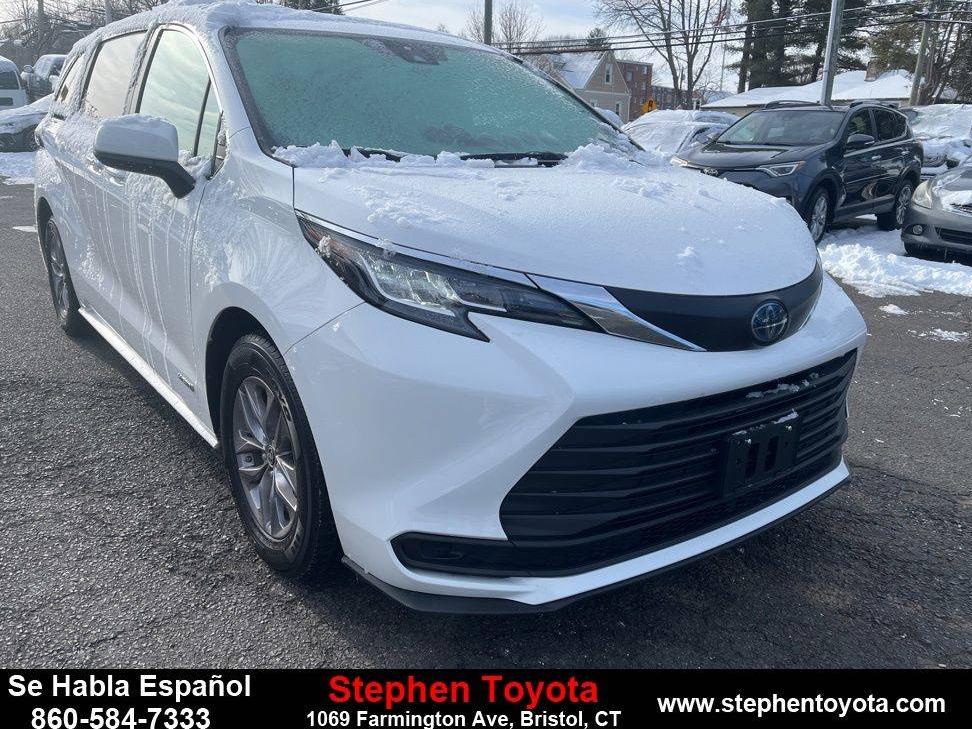 TOYOTA SIENNA 2021 5TDKRKEC9MS012972 image