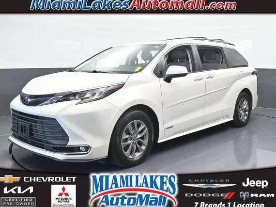 TOYOTA SIENNA 2021 5TDYRKEC4MS002411 image