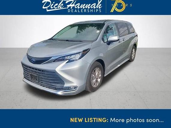 TOYOTA SIENNA 2021 5TDYSKFC5MS009676 image