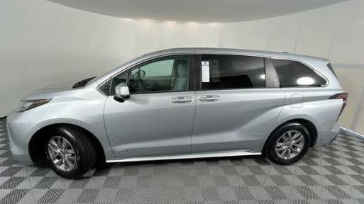 TOYOTA SIENNA 2021 5TDKRKEC0MS017493 image