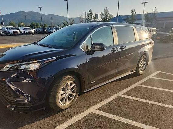 TOYOTA SIENNA 2021 5TDKSKFC5MS001812 image