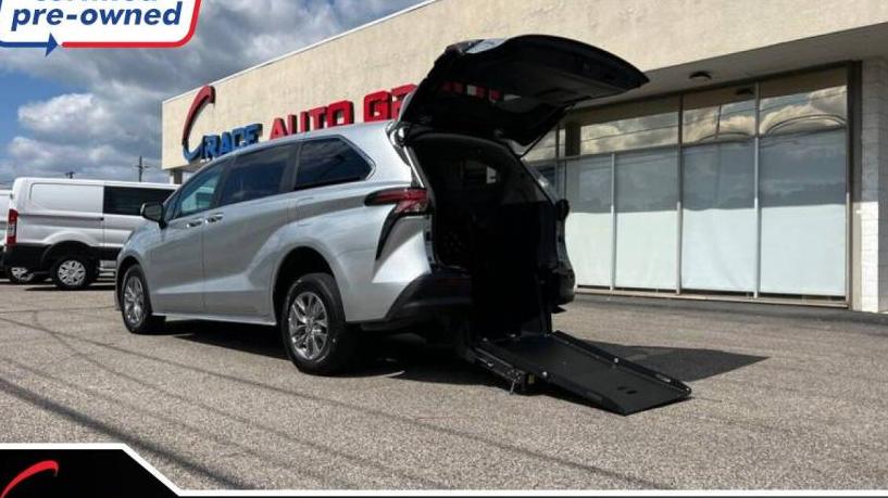 TOYOTA SIENNA 2021 5TDKRKEC3MS046633 image