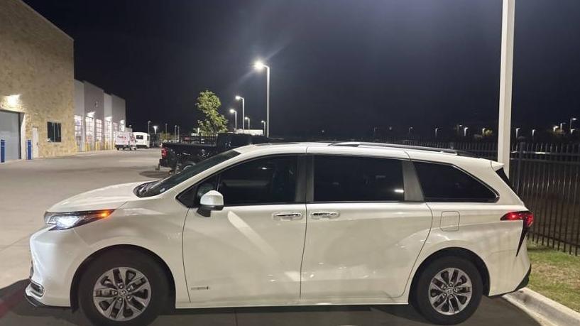 TOYOTA SIENNA 2021 5TDJRKEC6MS008826 image