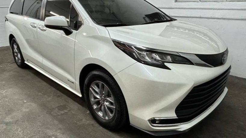 TOYOTA SIENNA 2021 5TDYSKFC4MS028266 image