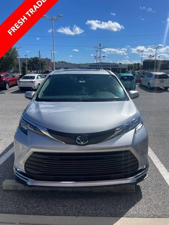 TOYOTA SIENNA 2021 5TDJRKEC7MS027627 image