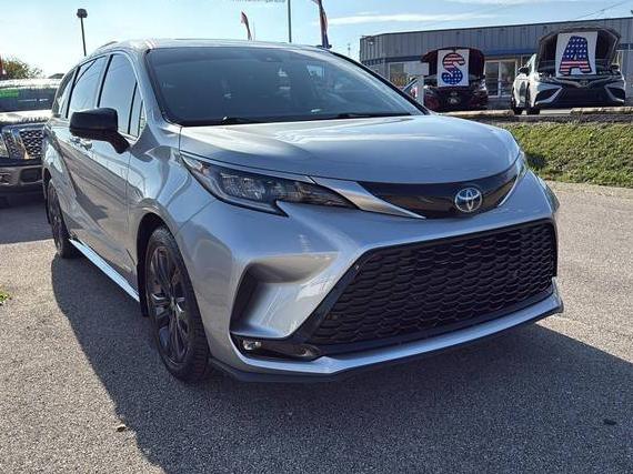 TOYOTA SIENNA 2021 5TDDRKECXMS035573 image