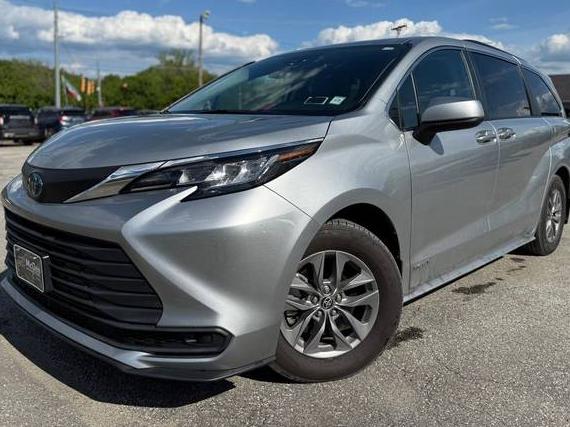 TOYOTA SIENNA 2021 5TDKSKFC7MS037436 image