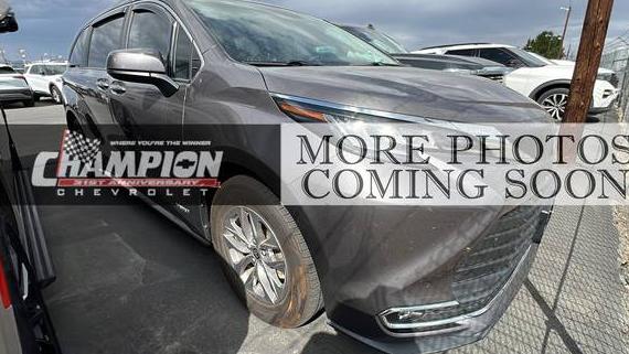 TOYOTA SIENNA 2021 5TDYSKFC9MS017733 image