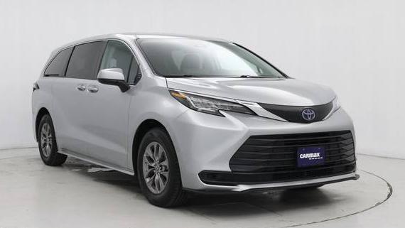 TOYOTA SIENNA 2021 5TDKRKEC5MS039456 image