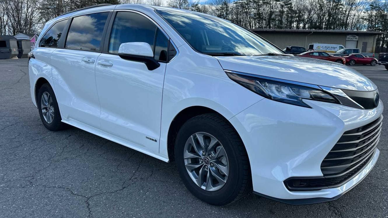 TOYOTA SIENNA 2021 5TDBSKFC3MS024229 image