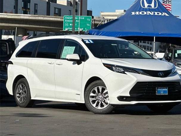 TOYOTA SIENNA 2021 5TDKRKEC5MS019708 image