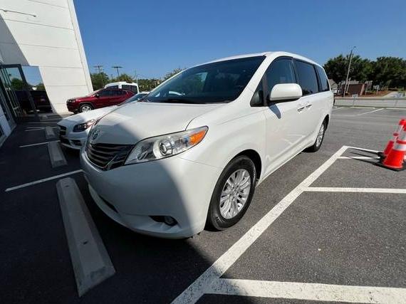 TOYOTA SIENNA 2017 5TDYZ3DC9HS796822 image