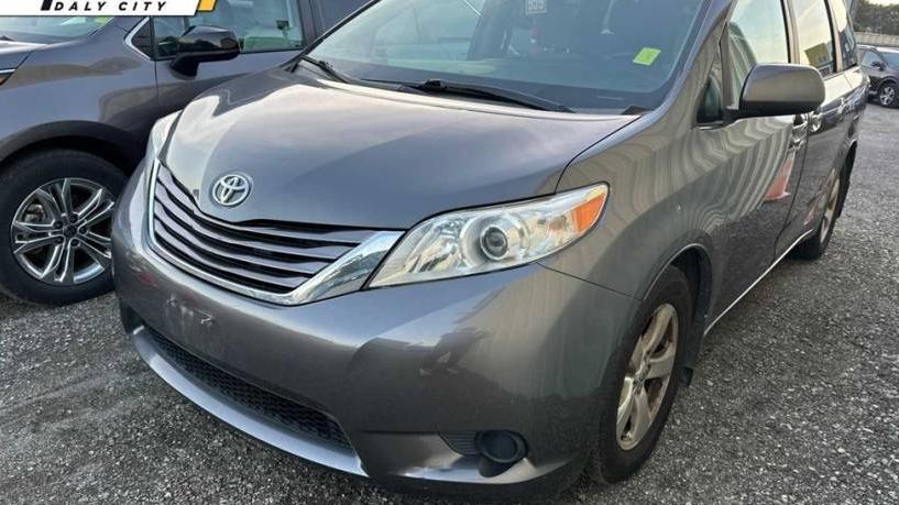 TOYOTA SIENNA 2017 5TDKZ3DC1HS828068 image