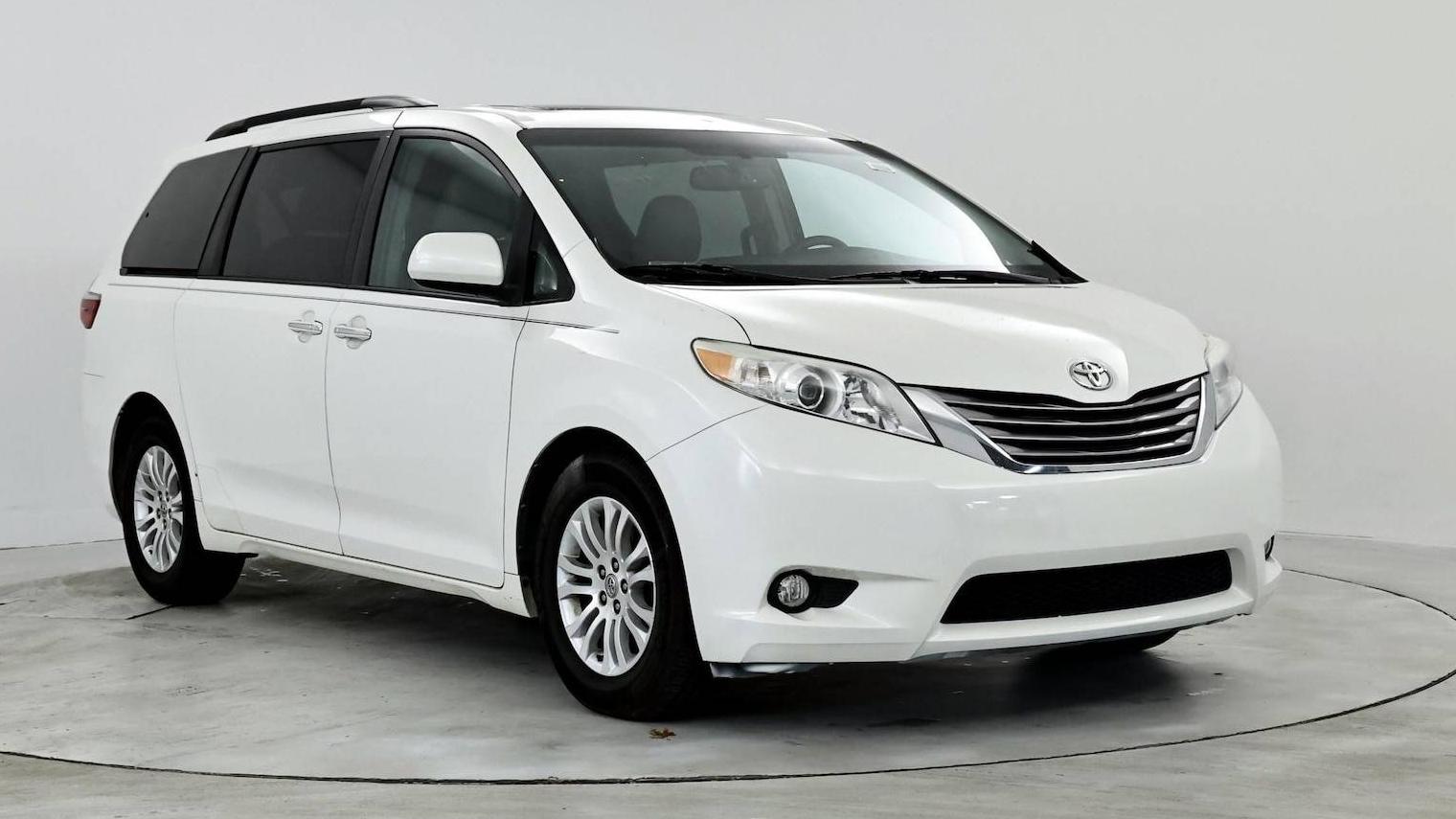 TOYOTA SIENNA 2017 5TDYZ3DC3HS806860 image