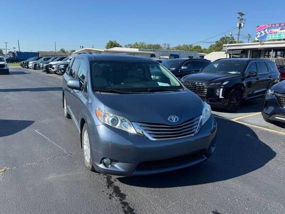 TOYOTA SIENNA 2017 5TDYZ3DC1HS833104 image