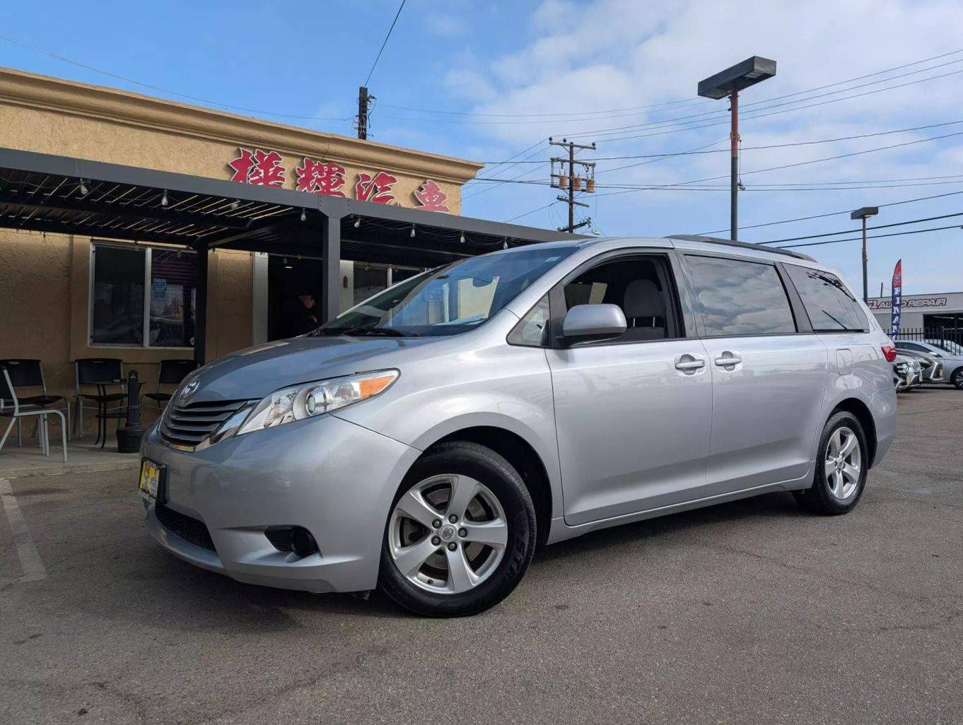 TOYOTA SIENNA 2017 5TDKZ3DCXHS790159 image