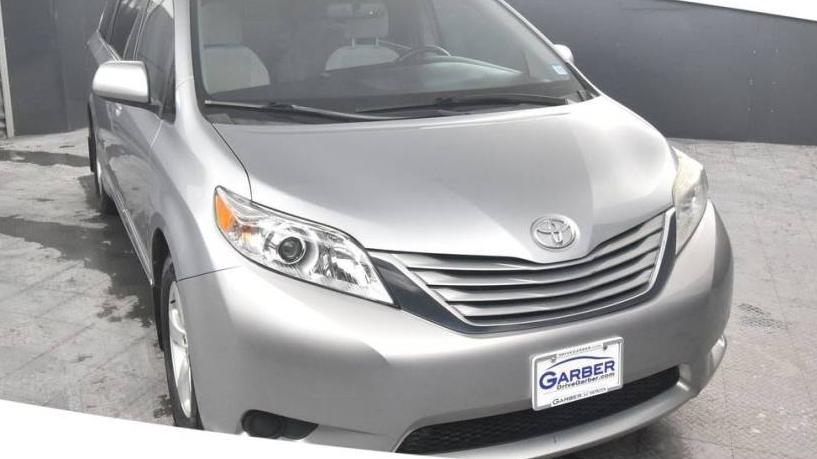 TOYOTA SIENNA 2017 5TDKZ3DC2HS808704 image