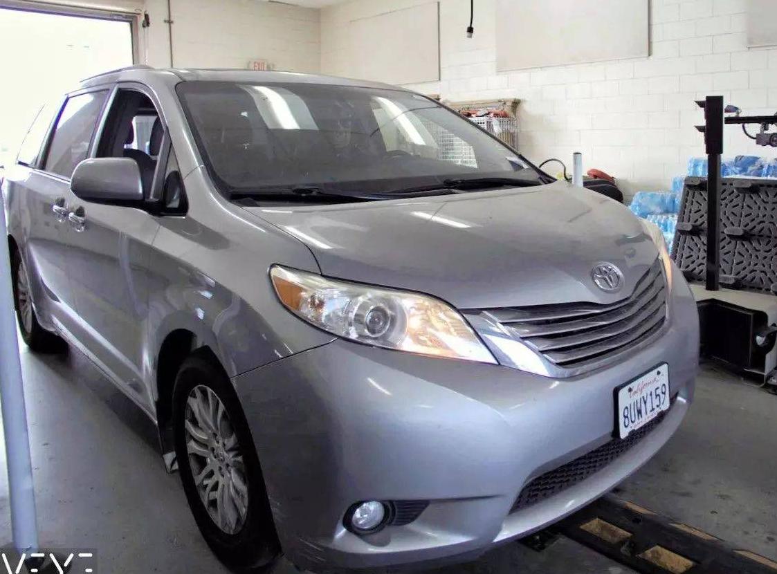 TOYOTA SIENNA 2017 5TDYZ3DC9HS847655 image