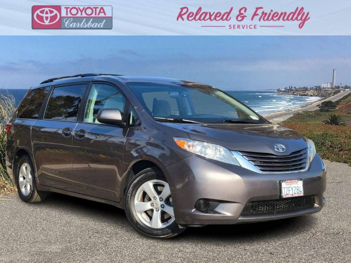 TOYOTA SIENNA 2017 5TDKZ3DCXHS830885 image