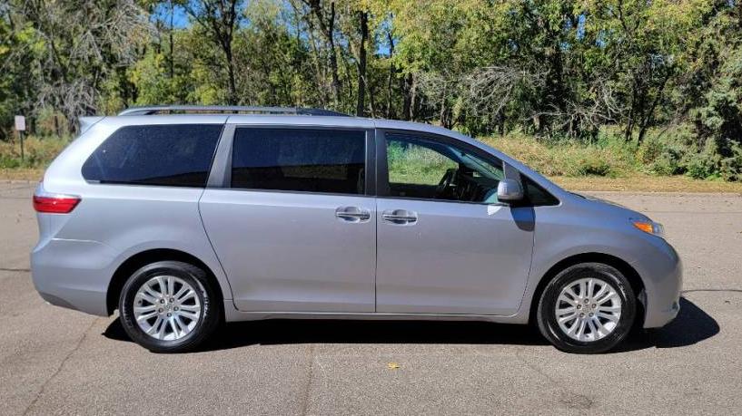 TOYOTA SIENNA 2017 5TDYZ3DC0HS858933 image