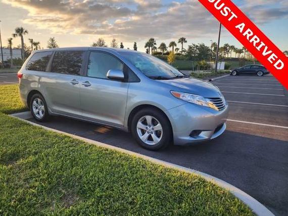 TOYOTA SIENNA 2017 5TDKZ3DC8HS848785 image