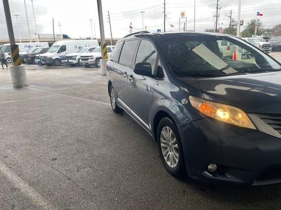TOYOTA SIENNA 2017 5TDYZ3DC8HS889833 image TOYOTA SIENNA 2017 5TDYZ3DC8HS889833 image