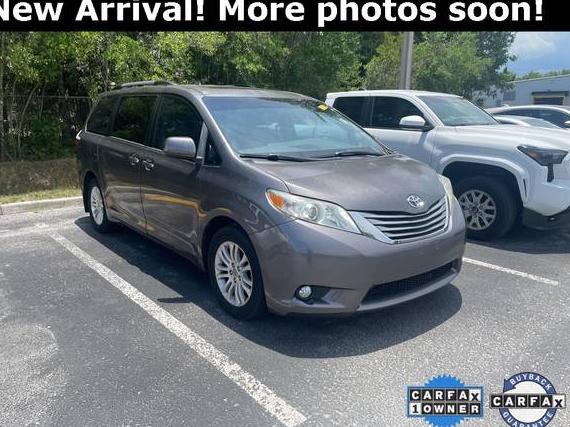 TOYOTA SIENNA 2017 5TDYZ3DC7HS826965 image