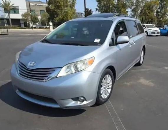 TOYOTA SIENNA 2017 5TDYZ3DC9HS795928 image