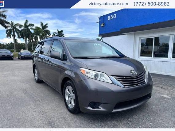 TOYOTA SIENNA 2017 5TDKZ3DC1HS896273 image