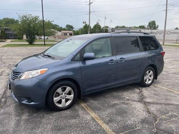 TOYOTA SIENNA 2017 5TDKZ3DC2HS814650 image