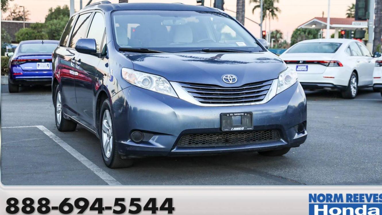 TOYOTA SIENNA 2017 5TDKZ3DC3HS820022 image