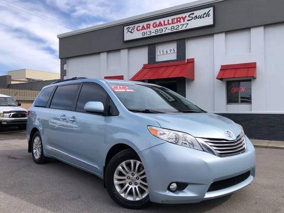 TOYOTA SIENNA 2017 5TDYZ3DCXHS800098 image