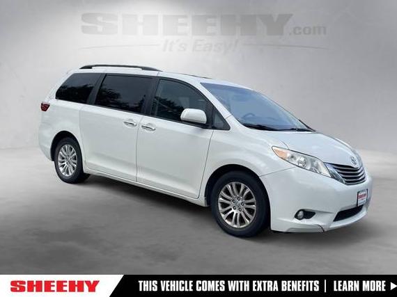 TOYOTA SIENNA 2017 5TDYZ3DC8HS848487 image