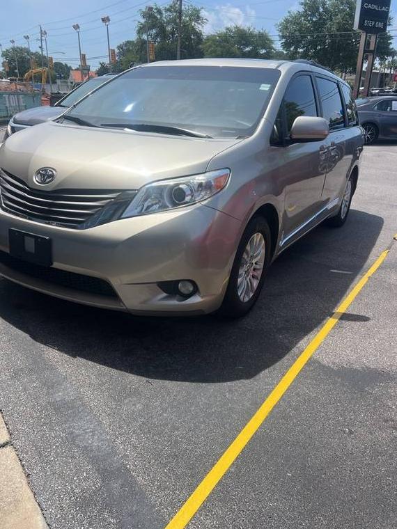 TOYOTA SIENNA 2017 5TDYZ3DC0HS866711 image