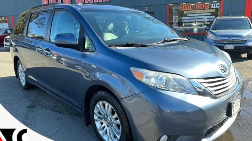 TOYOTA SIENNA 2017 5TDYZ3DC8HS868884 image