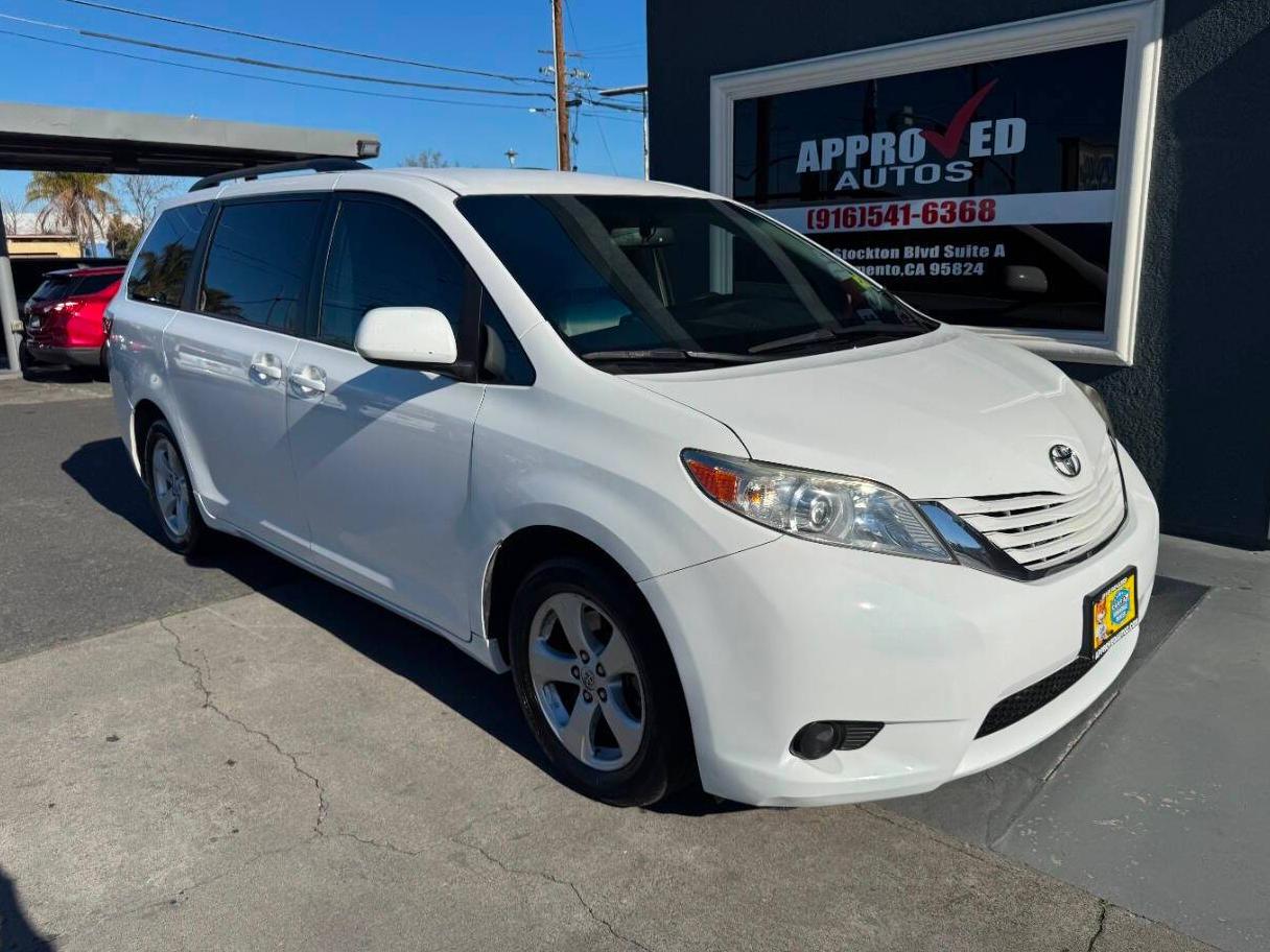 TOYOTA SIENNA 2017 5TDKZ3DC0HS891565 image