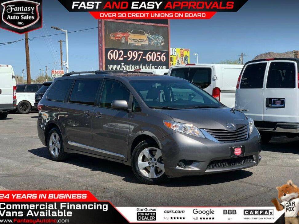 TOYOTA SIENNA 2017 5TDKZ3DC3HS817718 image