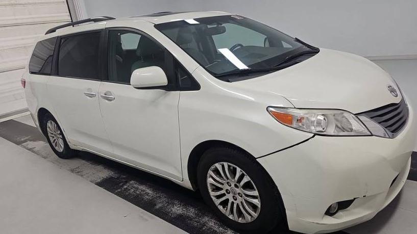 TOYOTA SIENNA 2017 5TDYZ3DCXHS840116 image