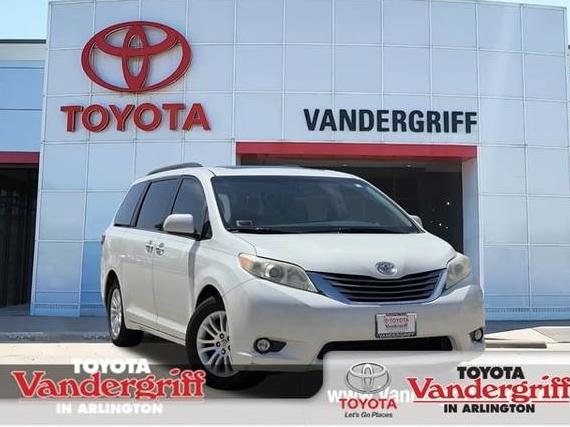TOYOTA SIENNA 2017 5TDYZ3DCXHS863220 image