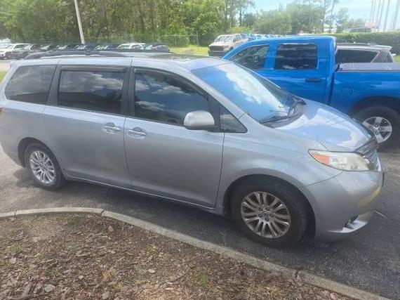 TOYOTA SIENNA 2017 5TDYZ3DC4HS824574 image