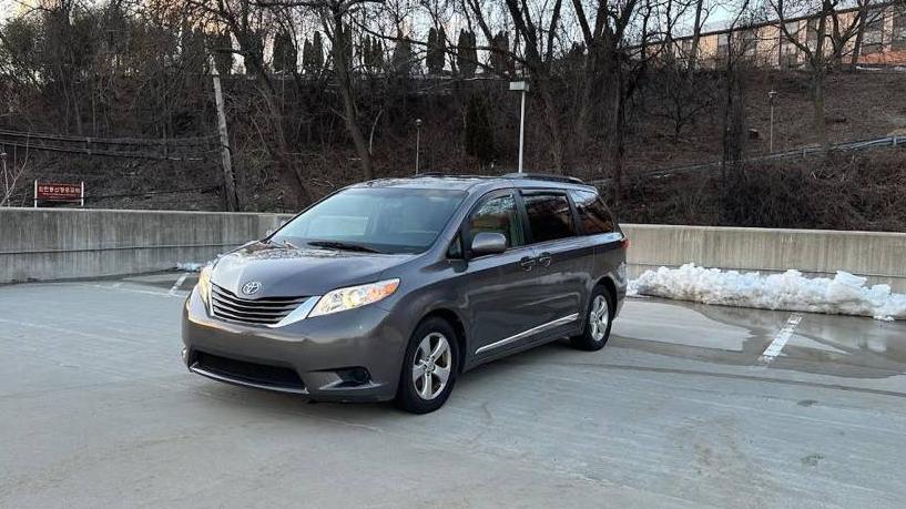 TOYOTA SIENNA 2017 5TDKZ3DC9HS794476 image