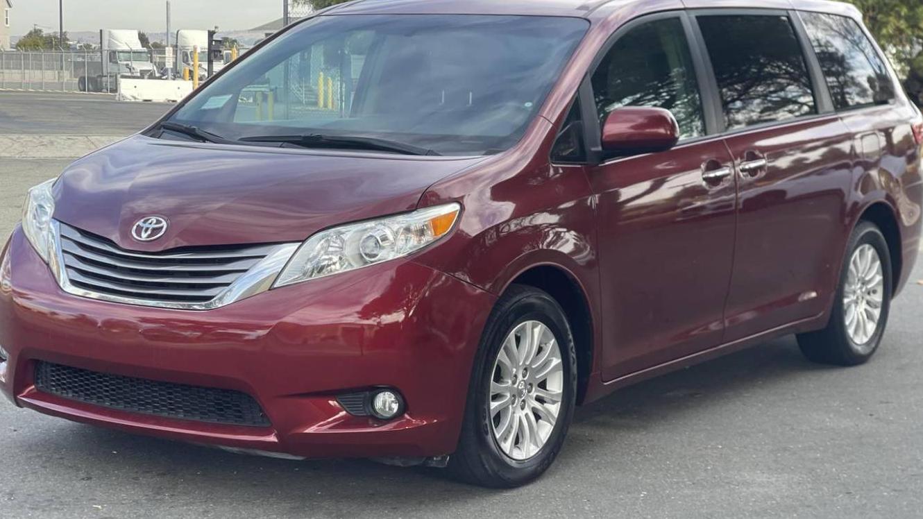 TOYOTA SIENNA 2017 5TDYZ3DC9HS830113 image