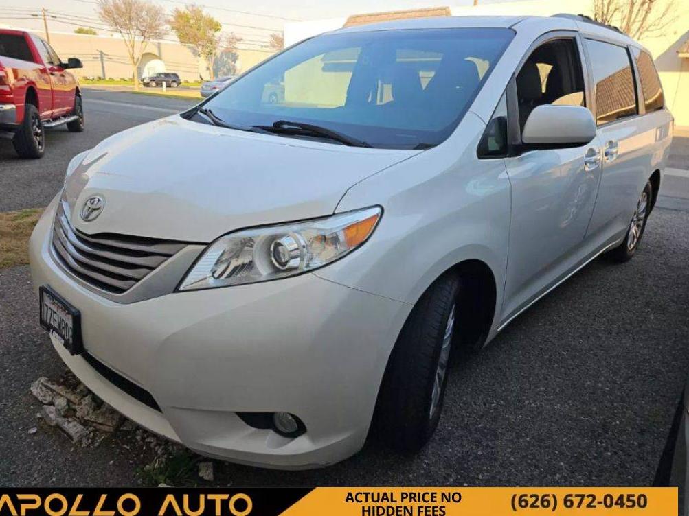 TOYOTA SIENNA 2017 5TDYZ3DC2HS870114 image