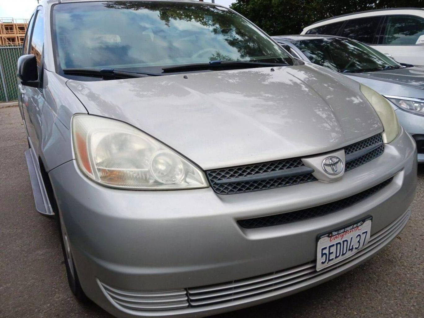 TOYOTA SIENNA 2004 5TDZA23C84S027584 image